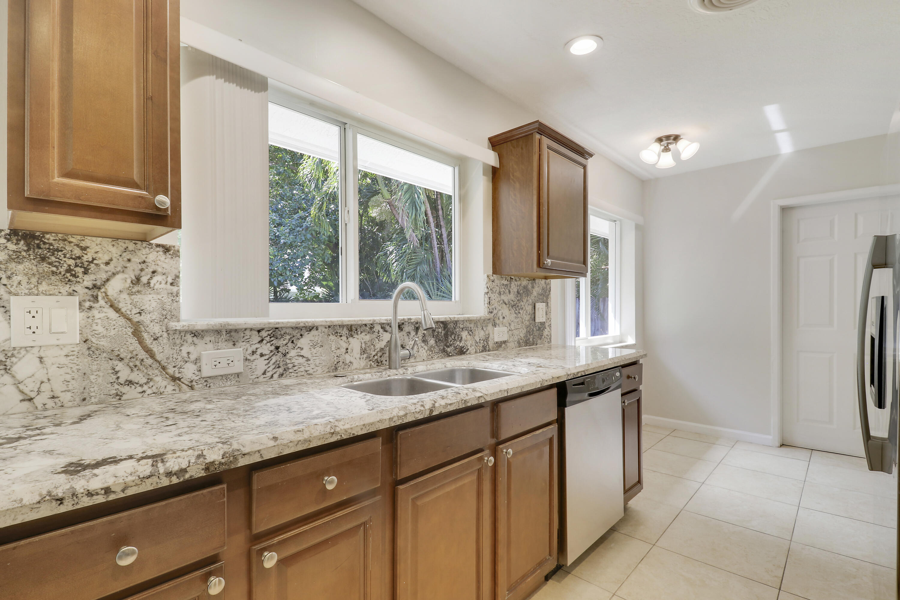 LIGHTHOUSE POINT FIRST SEC - Residential Lease