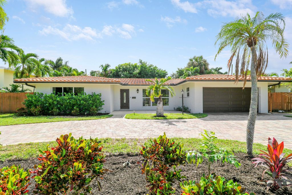 Photo of 2620 NE 25th Street, Lighthouse Point, FL 33064 (MLS # B26028379)