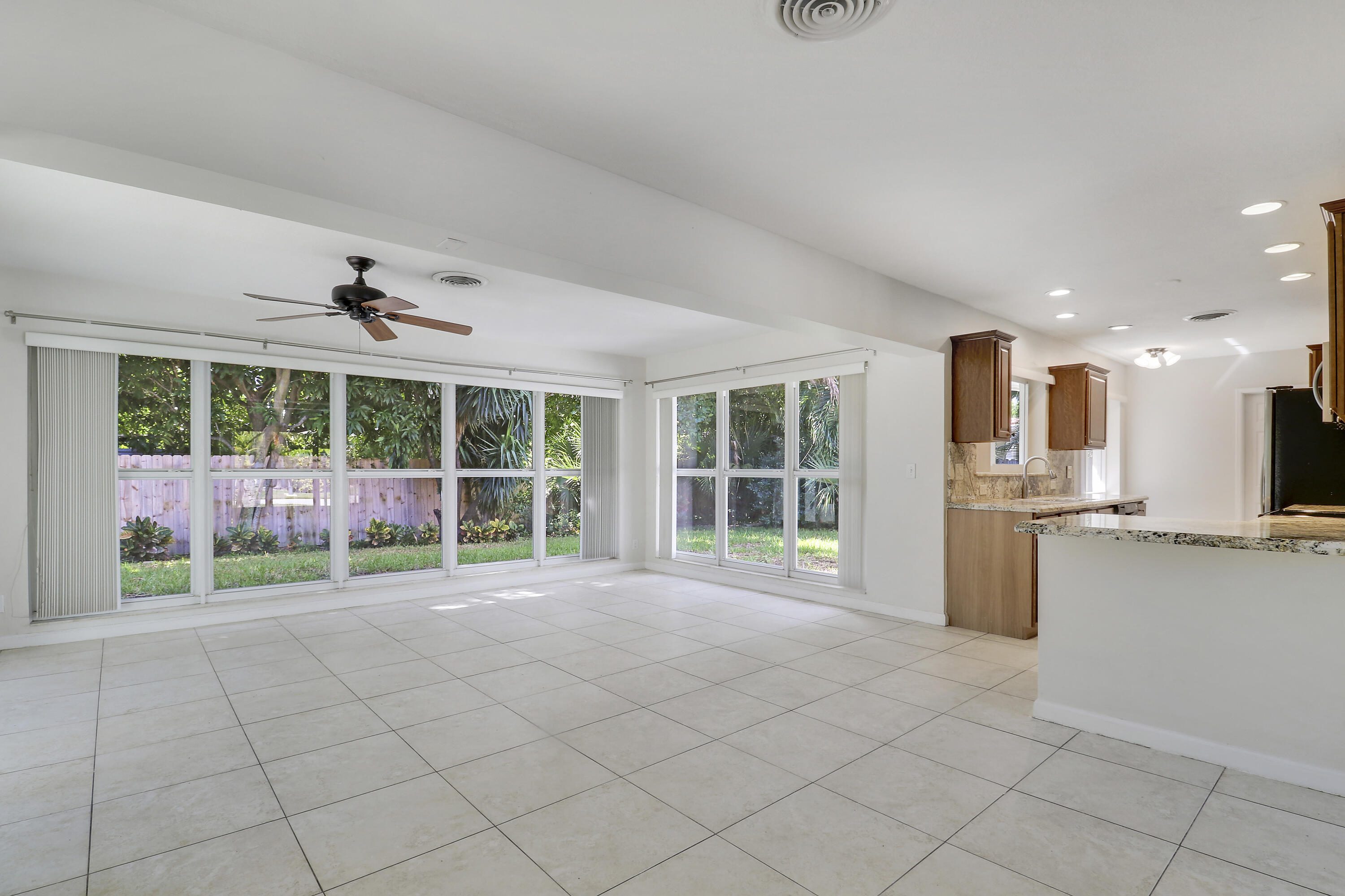 LIGHTHOUSE POINT FIRST SEC - Residential Lease