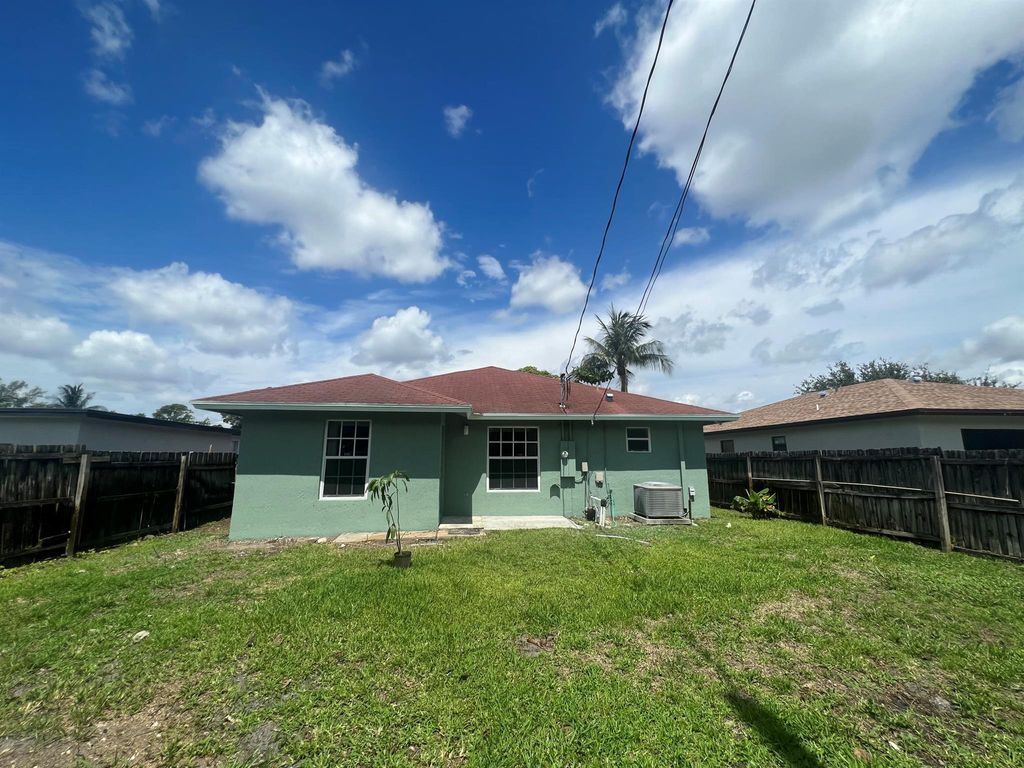 Photo of 339 NW 5th Avenue, Delray Beach, FL 33444 (MLS # R10895842)