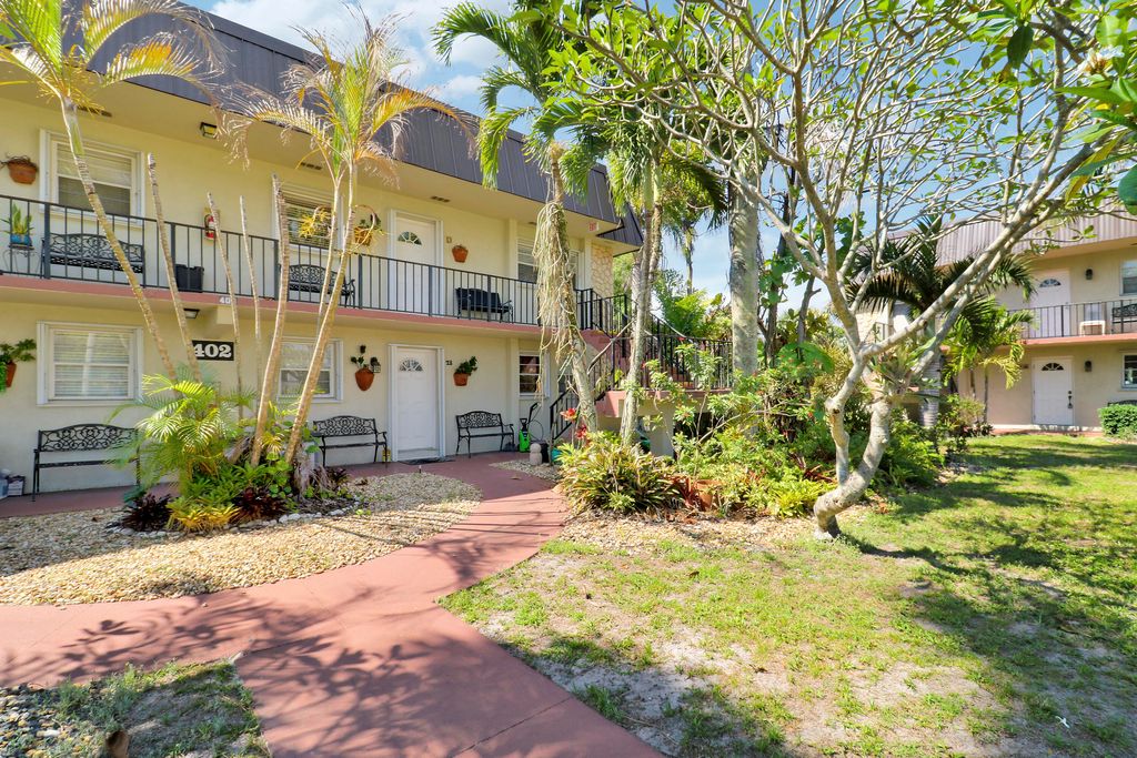 Photo of 402 Fern Street, Jupiter, FL 33458 (MLS # B26007738)