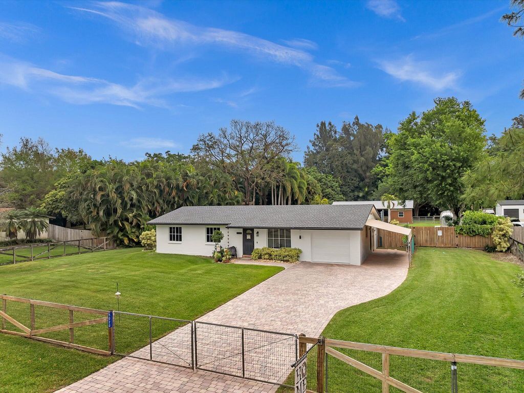 Photo of 5020 SW 188th Avenue, Southwest Ranches, FL 33332 (MLS # R11075033)