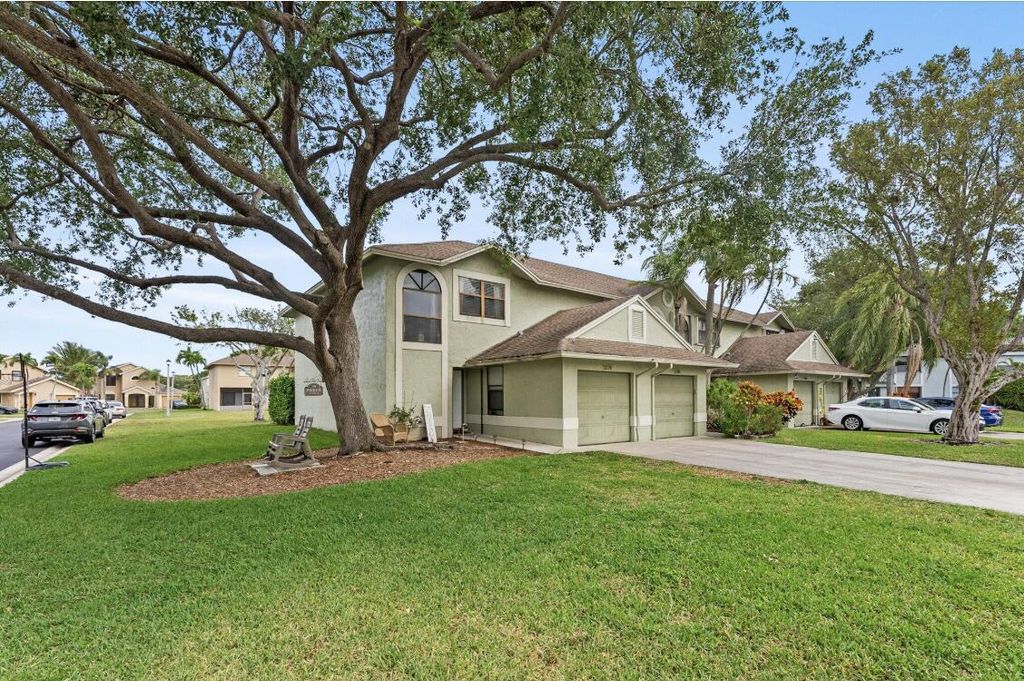 Photo of 12176 Pasadena Way, Boynton Beach, FL 33437 (MLS # B26008924)