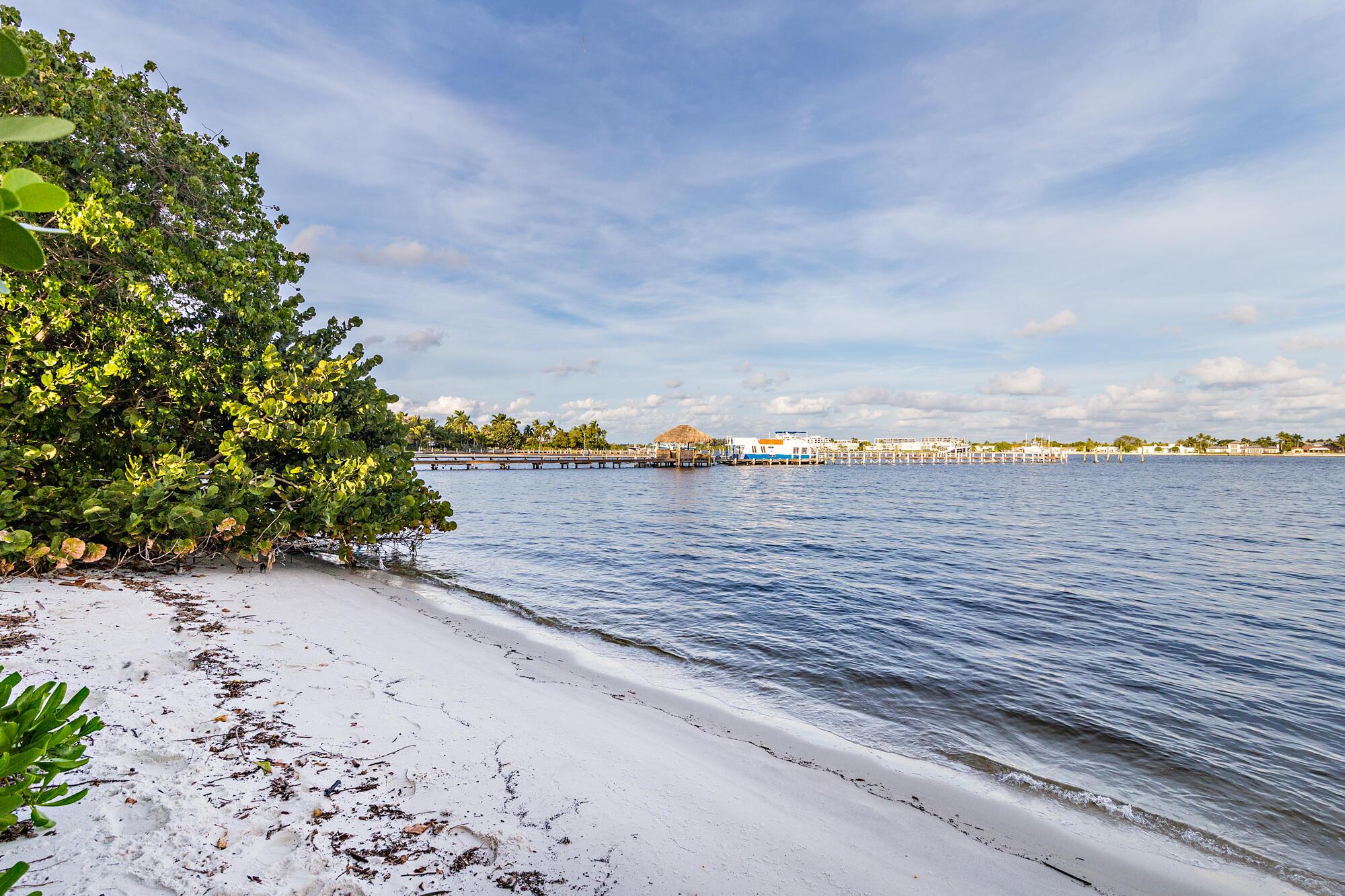 NORTH LAKE WORTH - Land