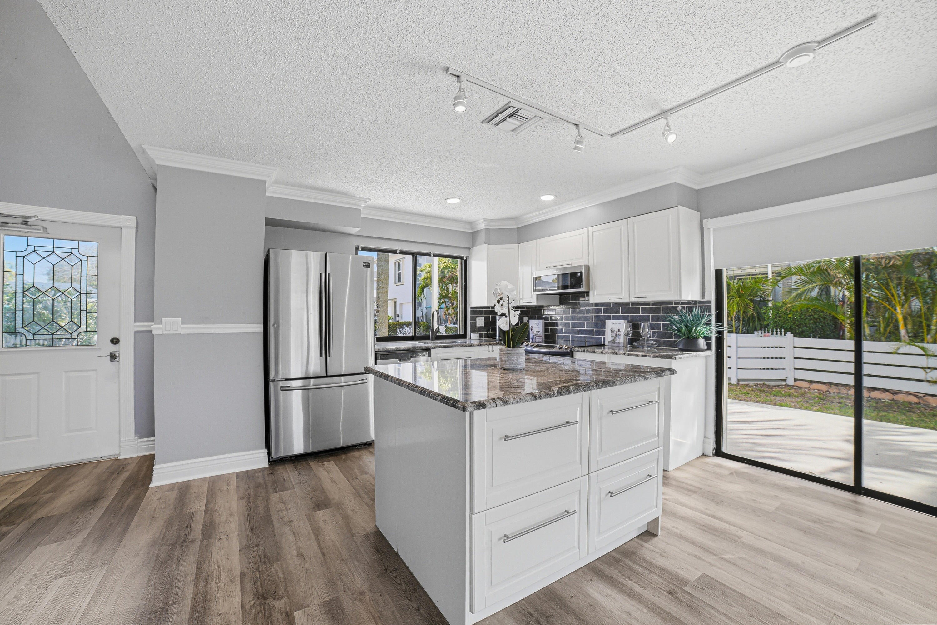 324 W Pine Street 11