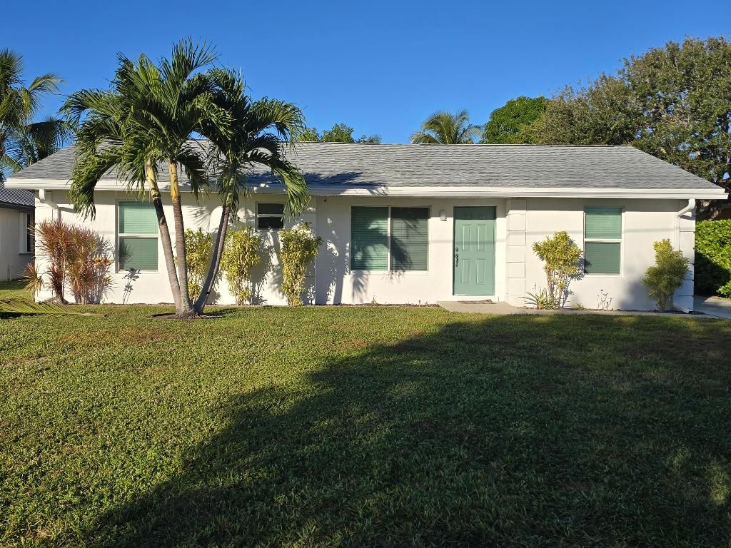 Photo of 18942 SE Hillcrest Drive, Jupiter, FL 33469 (MLS # R11141465)