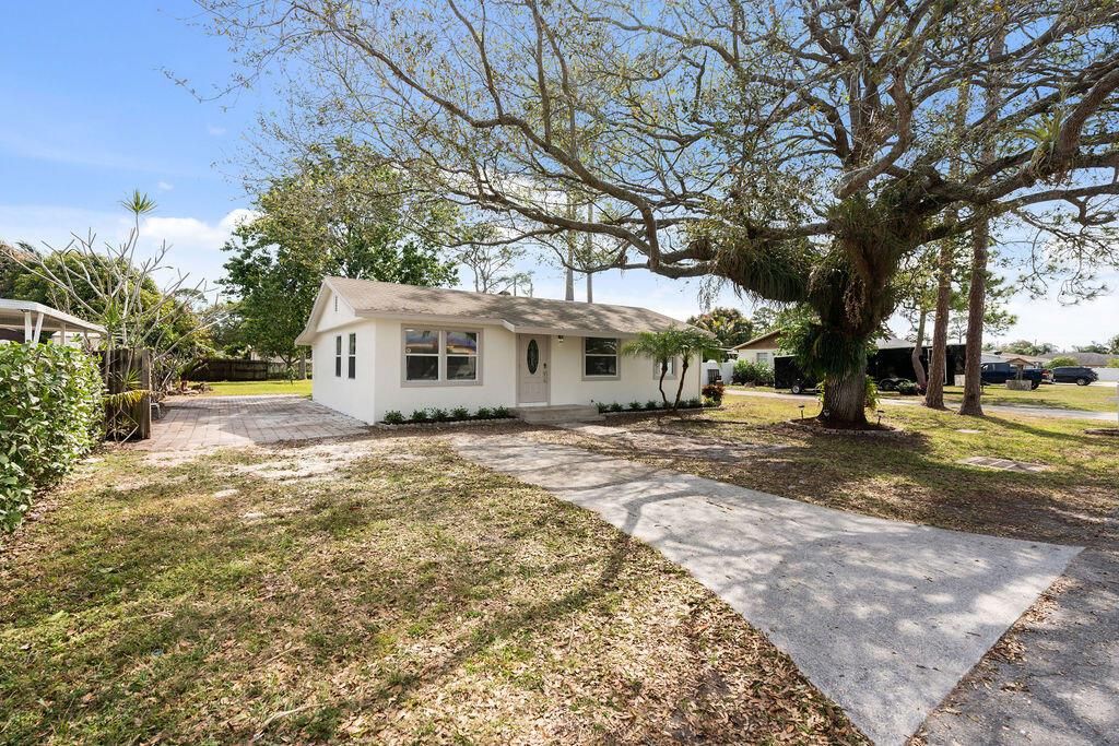 Photo of 3100 Evans Drive, Palm Springs, FL 33461 (MLS # R10967019)