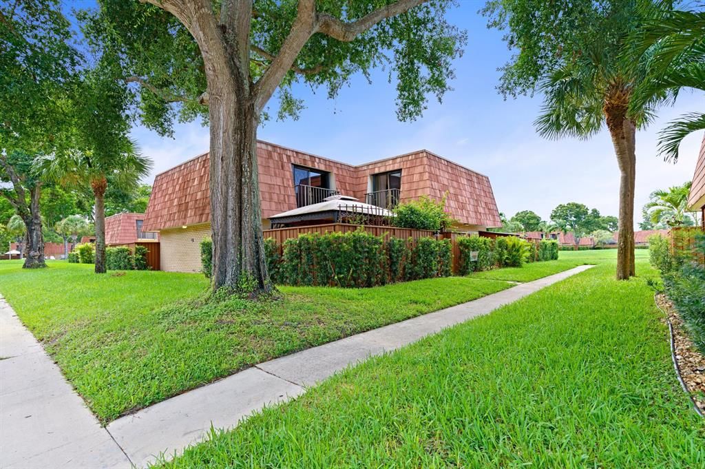 Photo of 311 Buttonwood Lane, Boynton Beach, FL 33436 (MLS # R10726330)