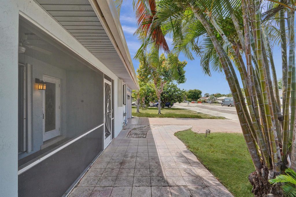 Photo of 618 Lindell Boulevard, Delray Beach, FL 33444 (MLS # R11121121)
