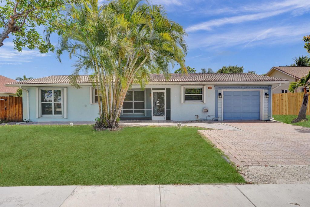 Photo of 618 Lindell Boulevard, Delray Beach, FL 33444 (MLS # R11121121)