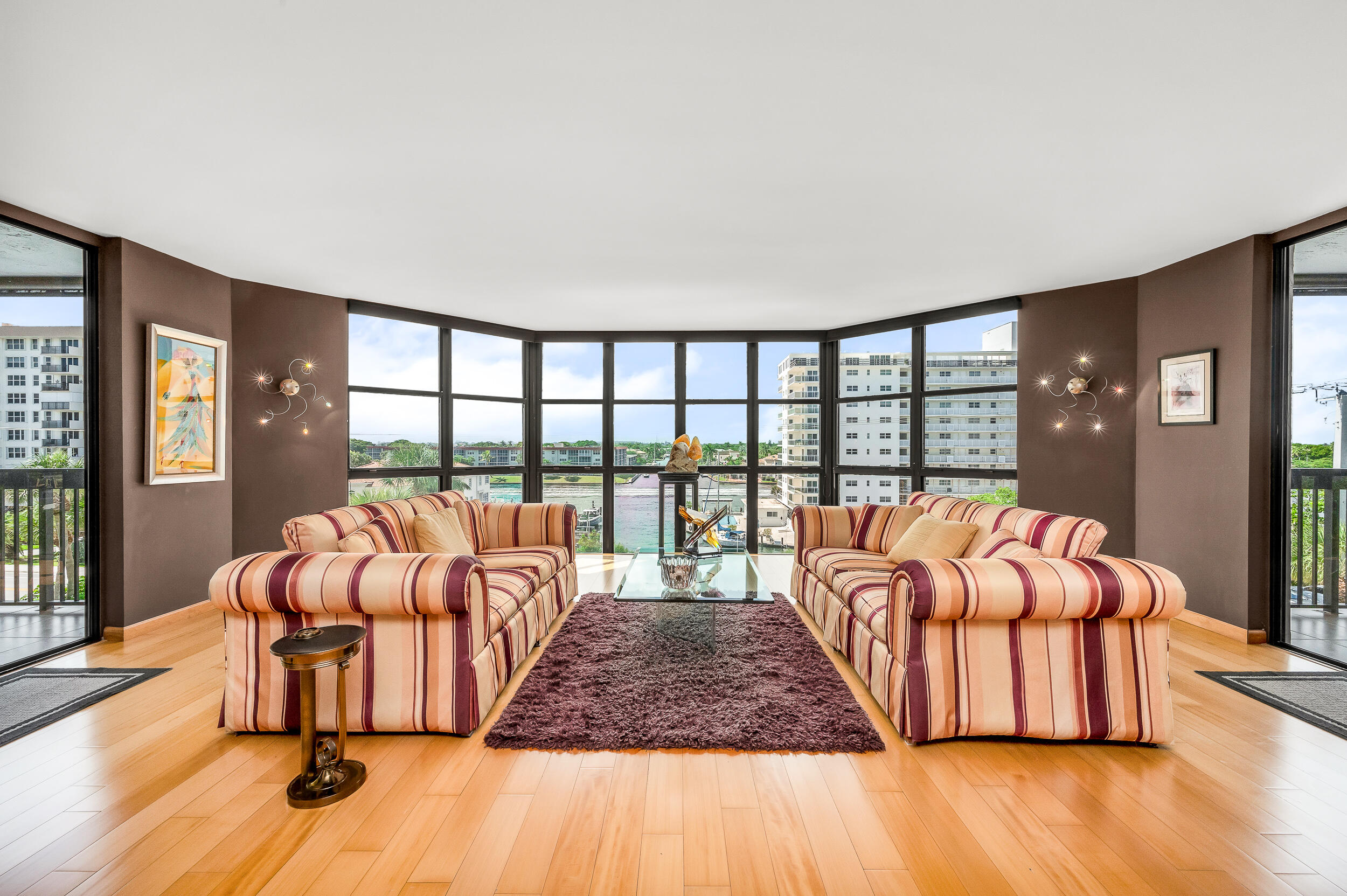 1155 Hillsboro Mile 402