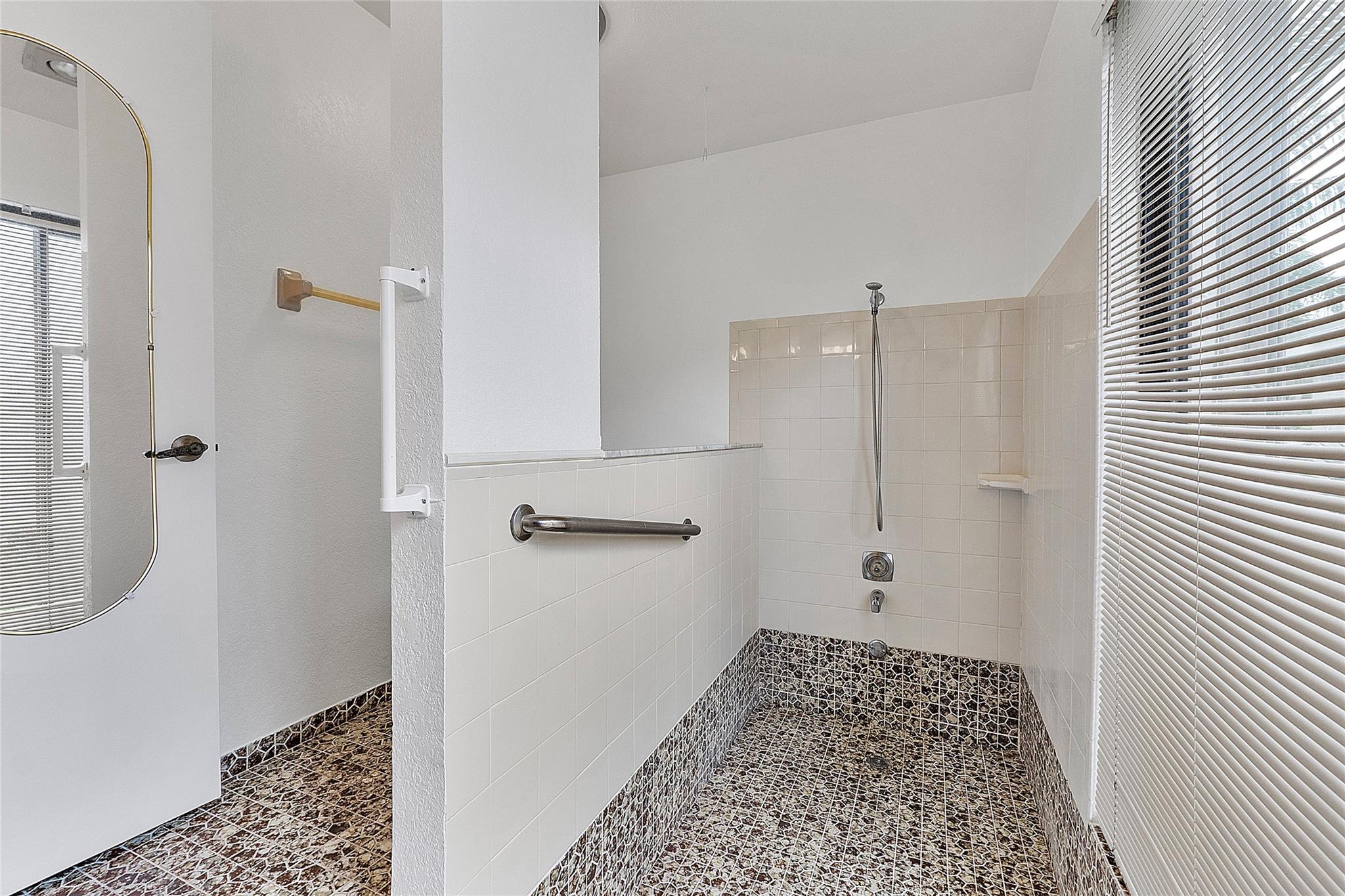Boulevard East 94-47 B - Residential