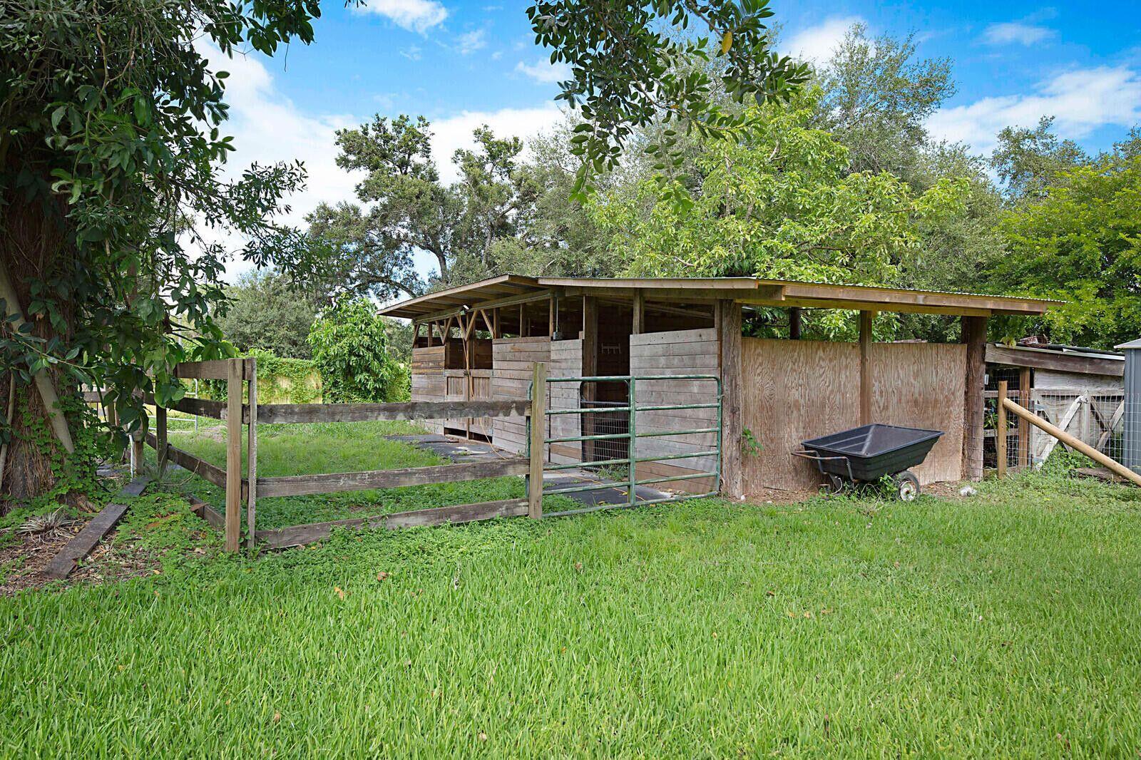 LOXAHATCHEE GROVES - Residential Lease