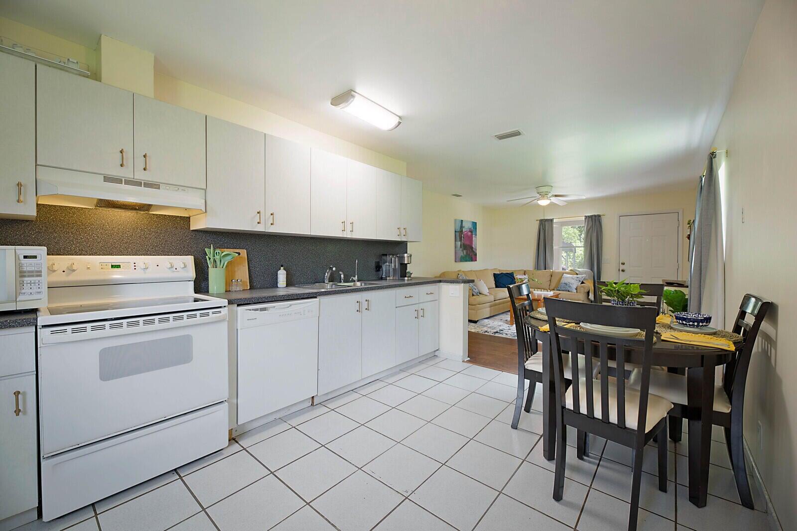 LOXAHATCHEE GROVES - Residential Lease