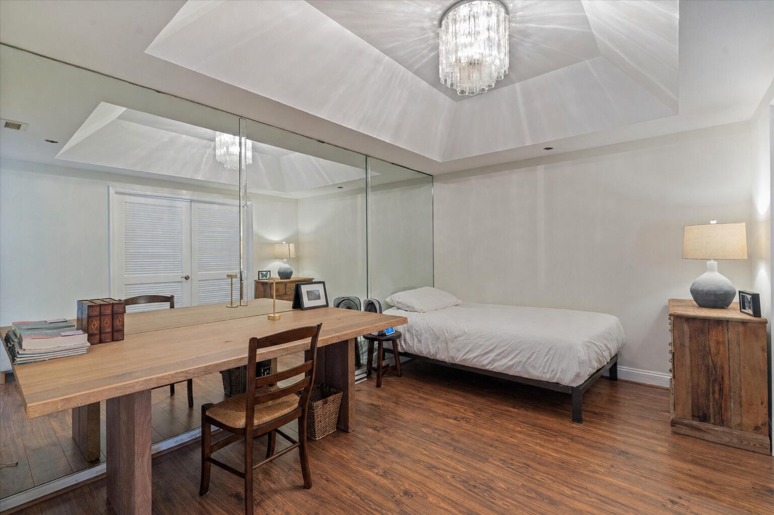 CRITERION CONDO - Residential