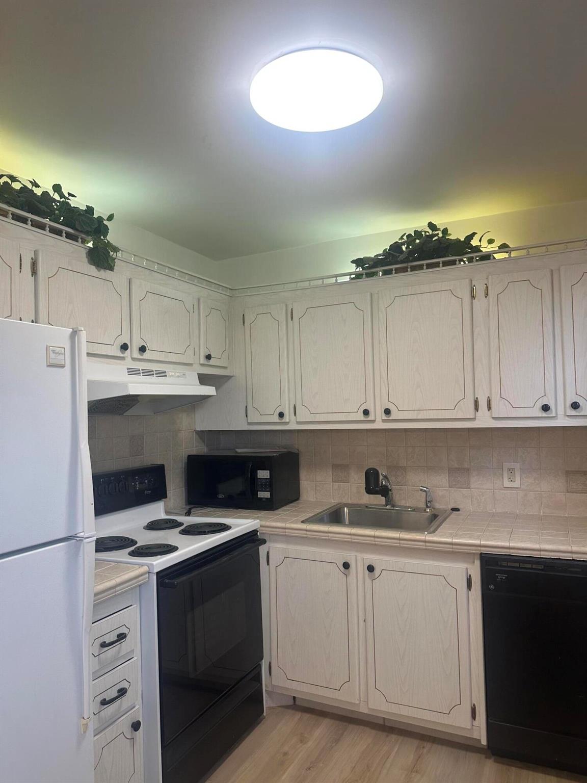 NORTHAMPTON CONDOS - Residential Lease