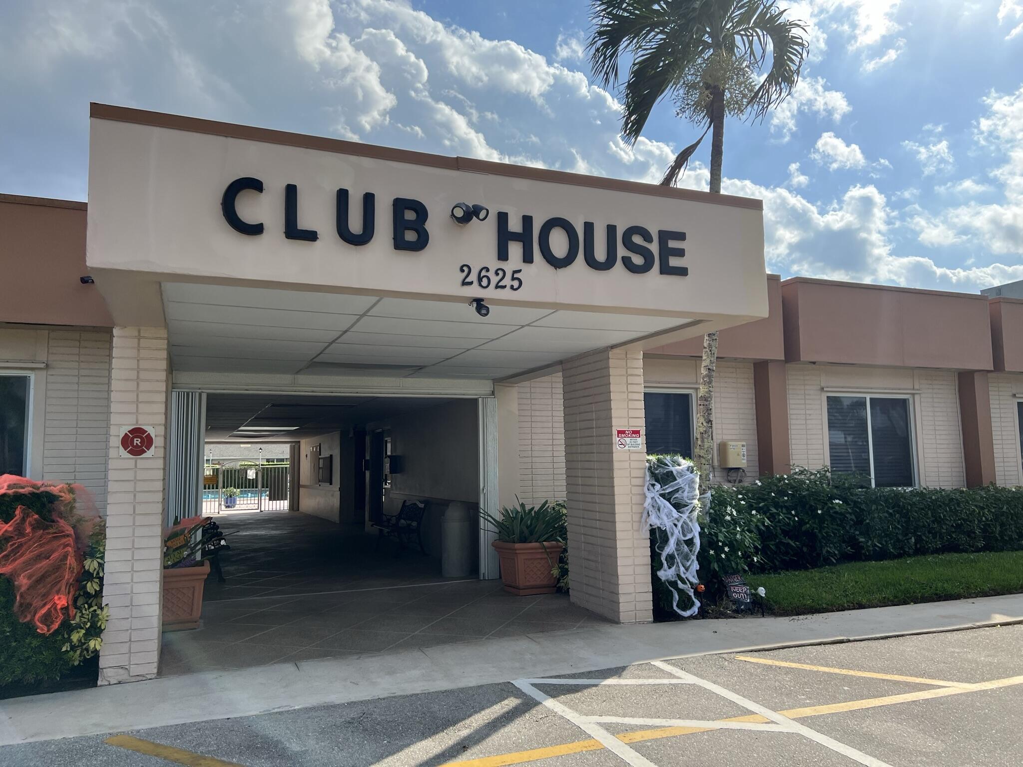 CRESTHAVEN VILLAS CONDO 22 - Residential