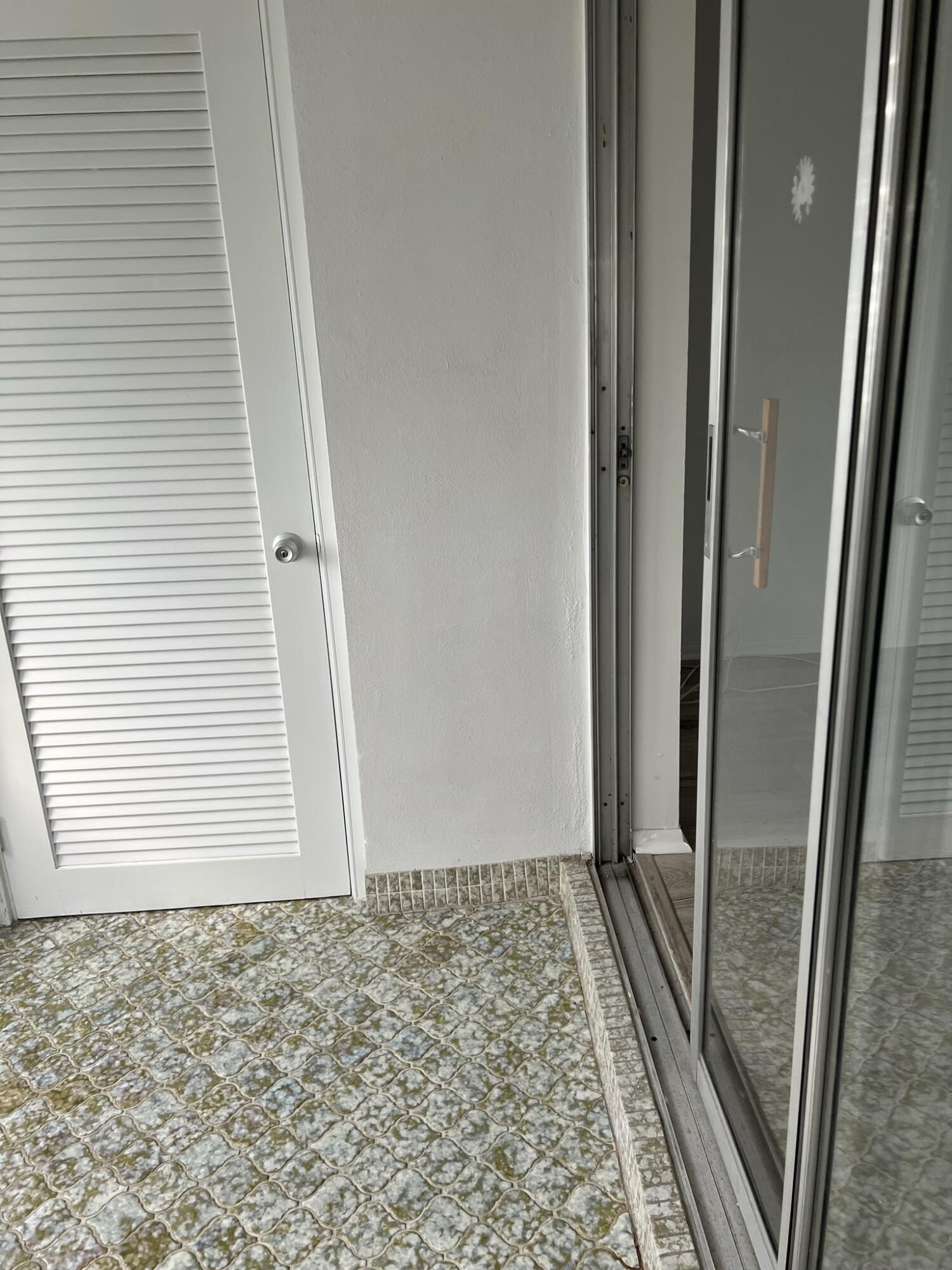 CRESTHAVEN VILLAS CONDO 22 - Residential