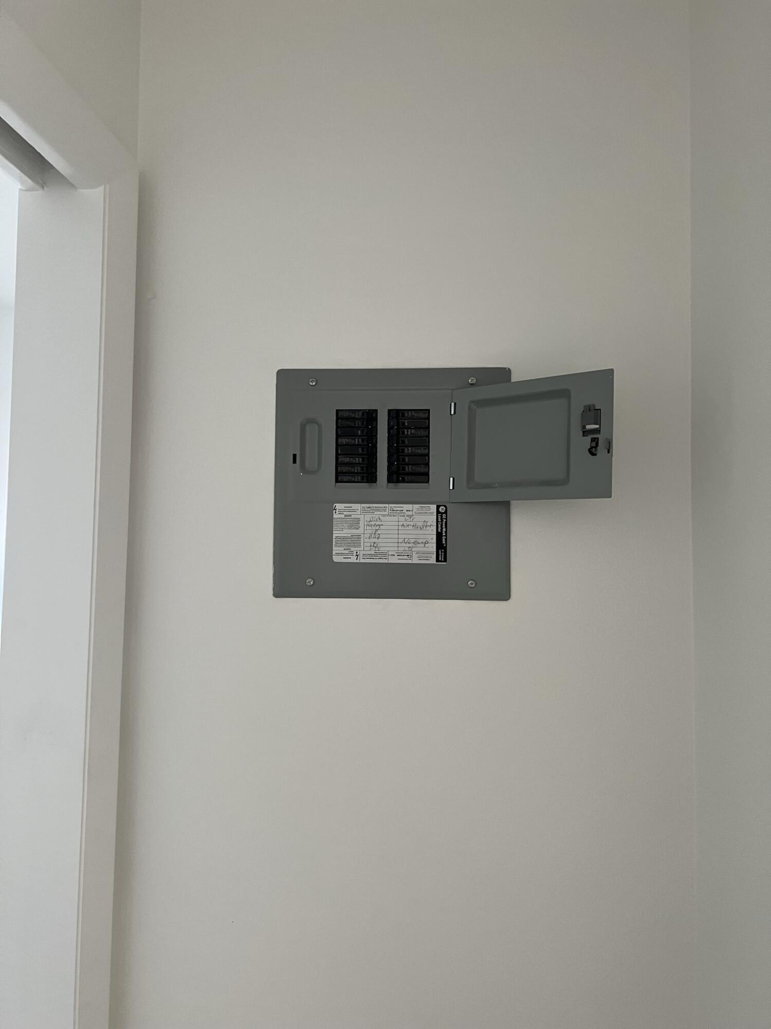 CRESTHAVEN VILLAS CONDO 22 - Residential