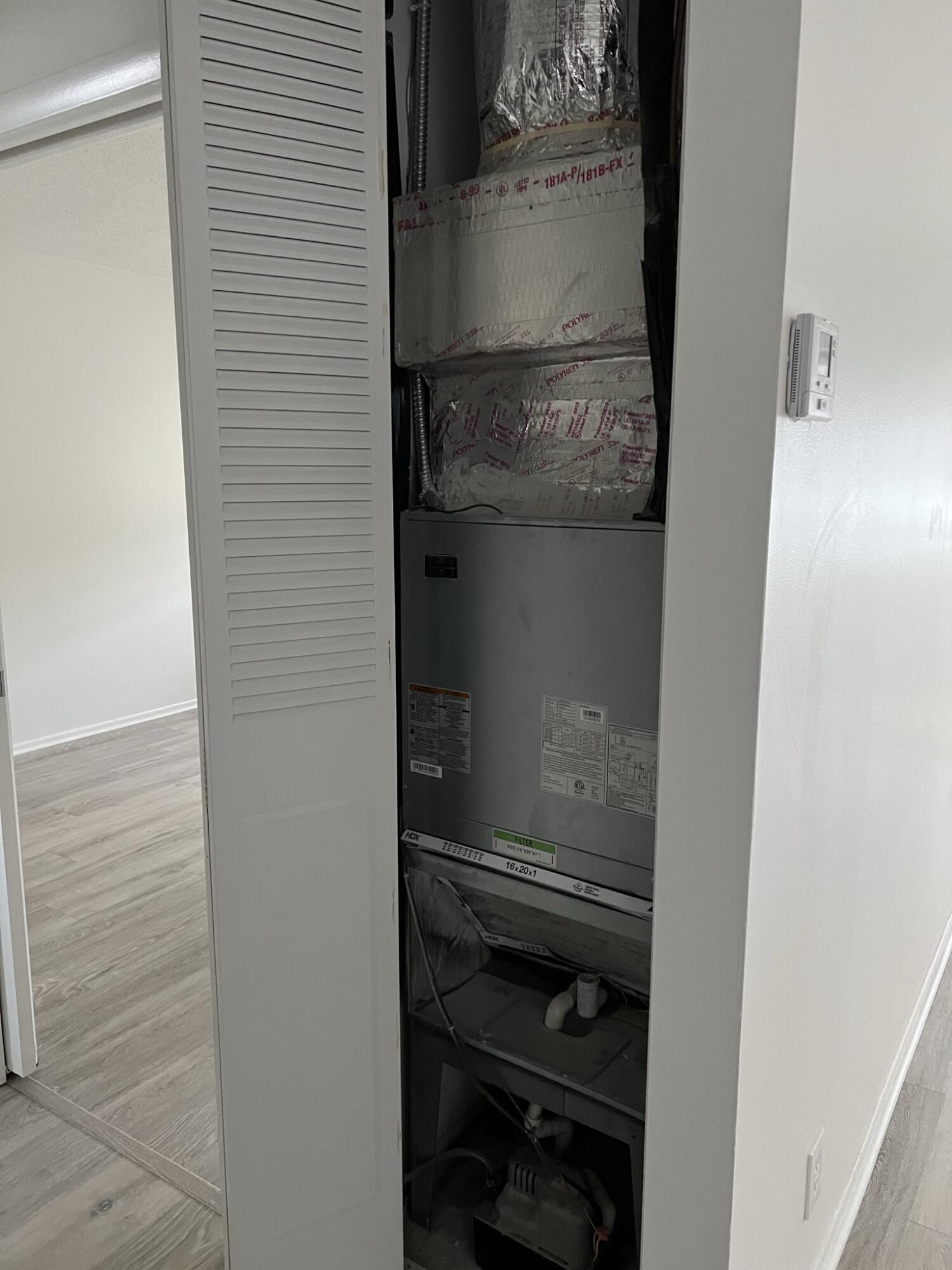 CRESTHAVEN VILLAS CONDO 22 - Residential