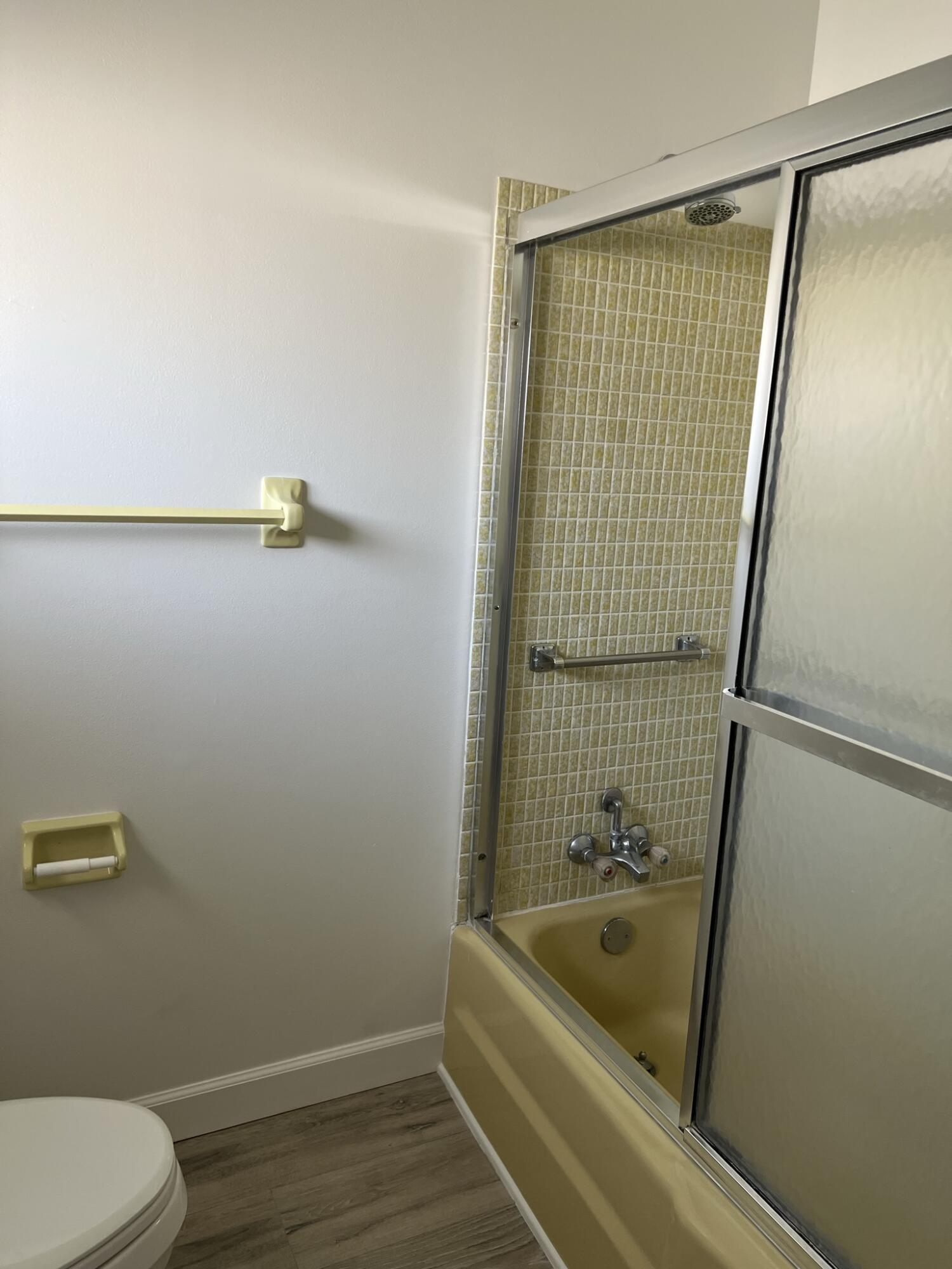 CRESTHAVEN VILLAS CONDO 22 - Residential