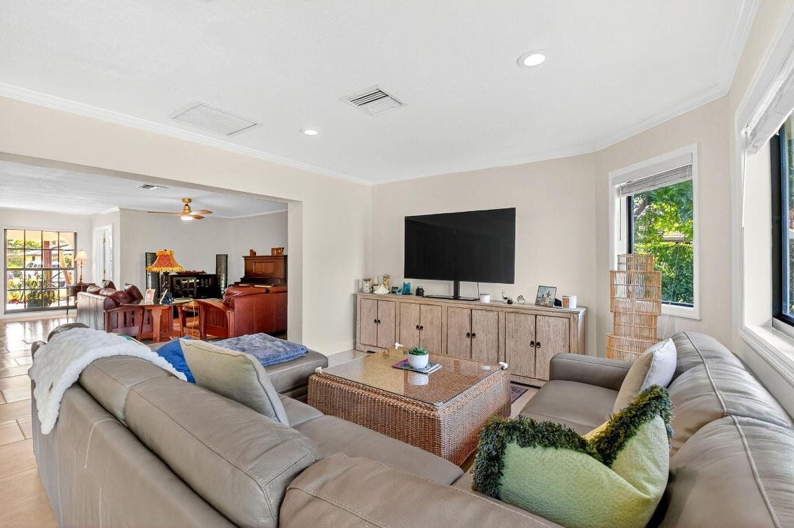 PINE VILLAS 10 - Residential Lease