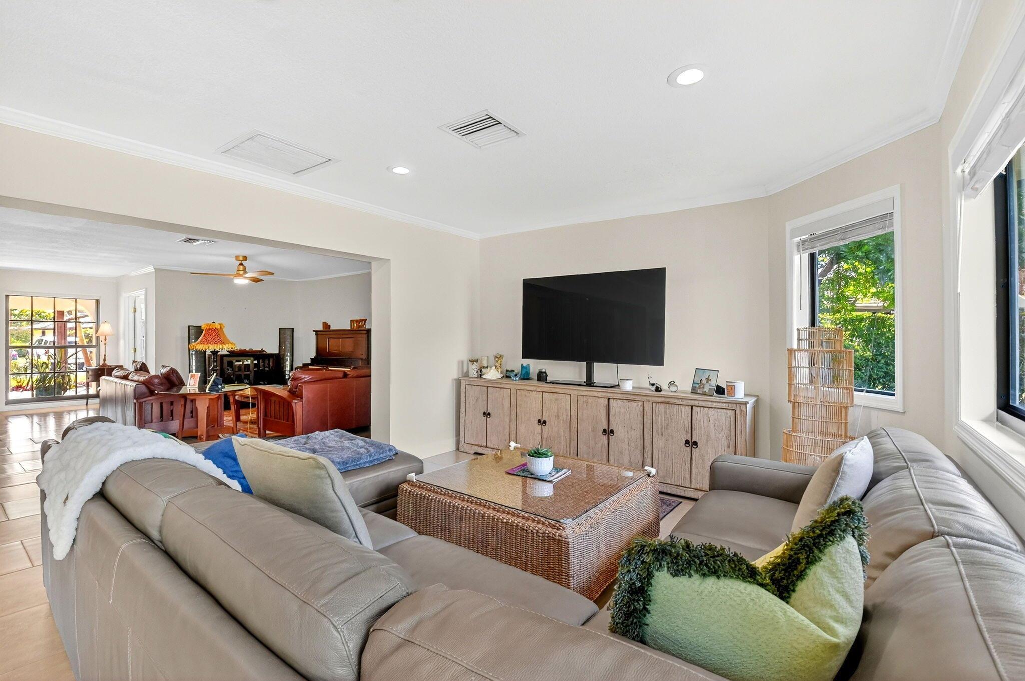 PINE VILLAS 10 - Residential Lease