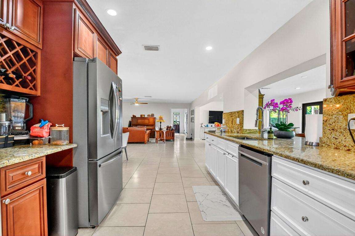 PINE VILLAS 10 - Residential Lease