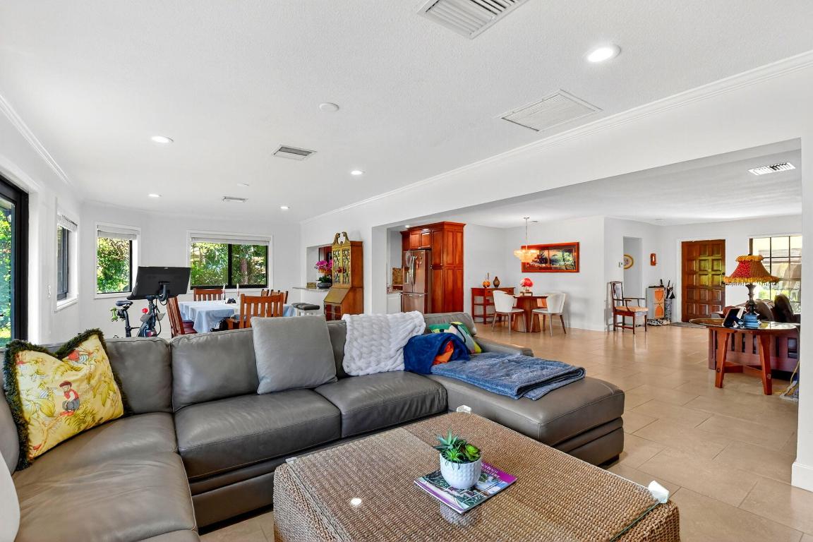 PINE VILLAS 10 - Residential Lease