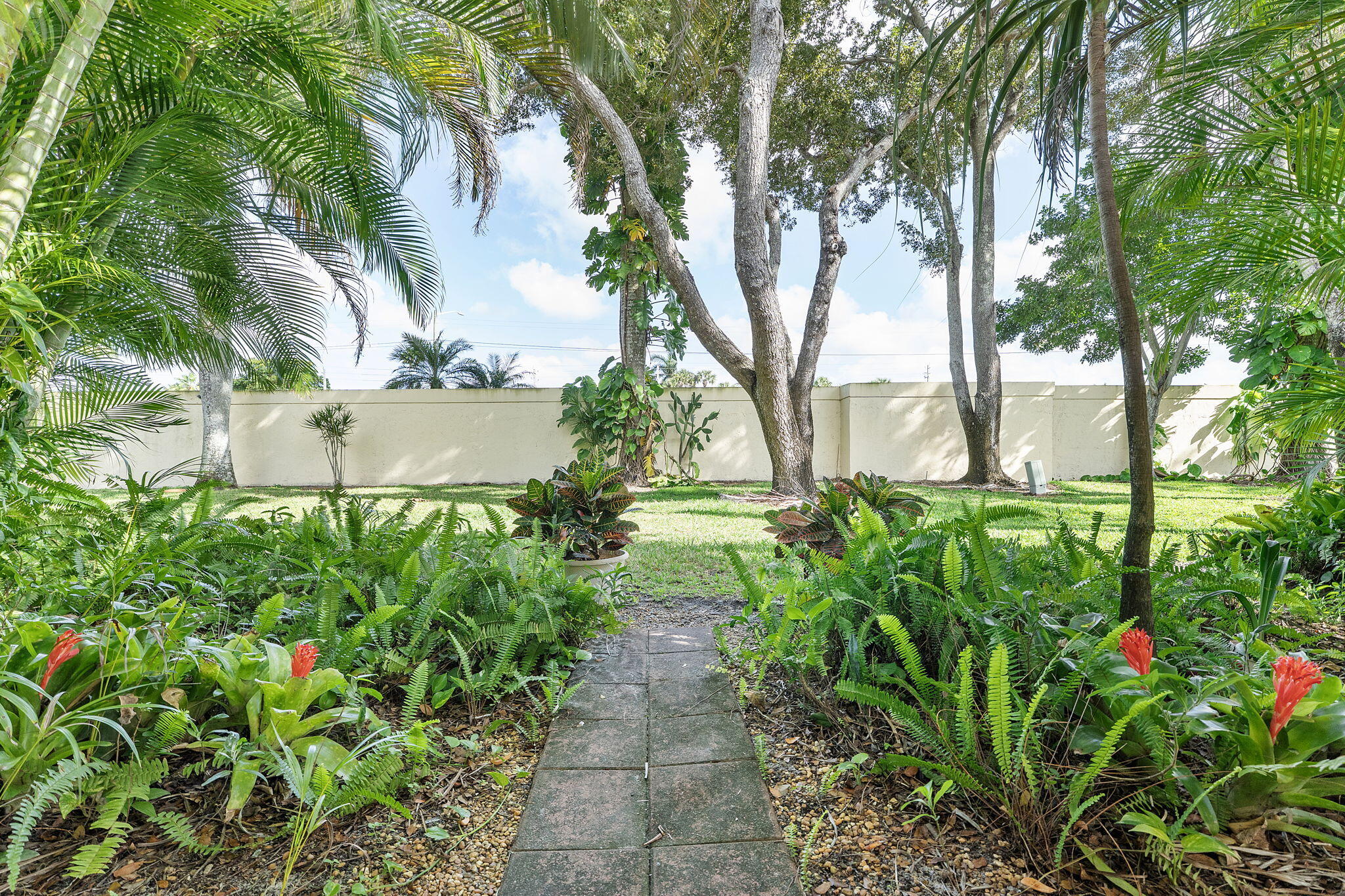 PALM CHASE LAKES - Residential