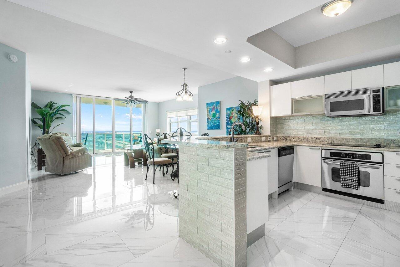 2640 Lake Shore Drive 1216
