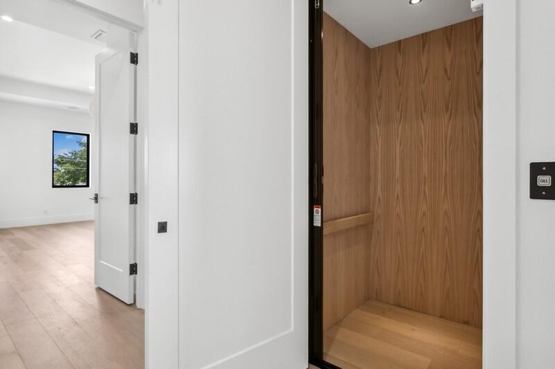 NORTH PALM BEACH VILLAGE OF 2 - Residential