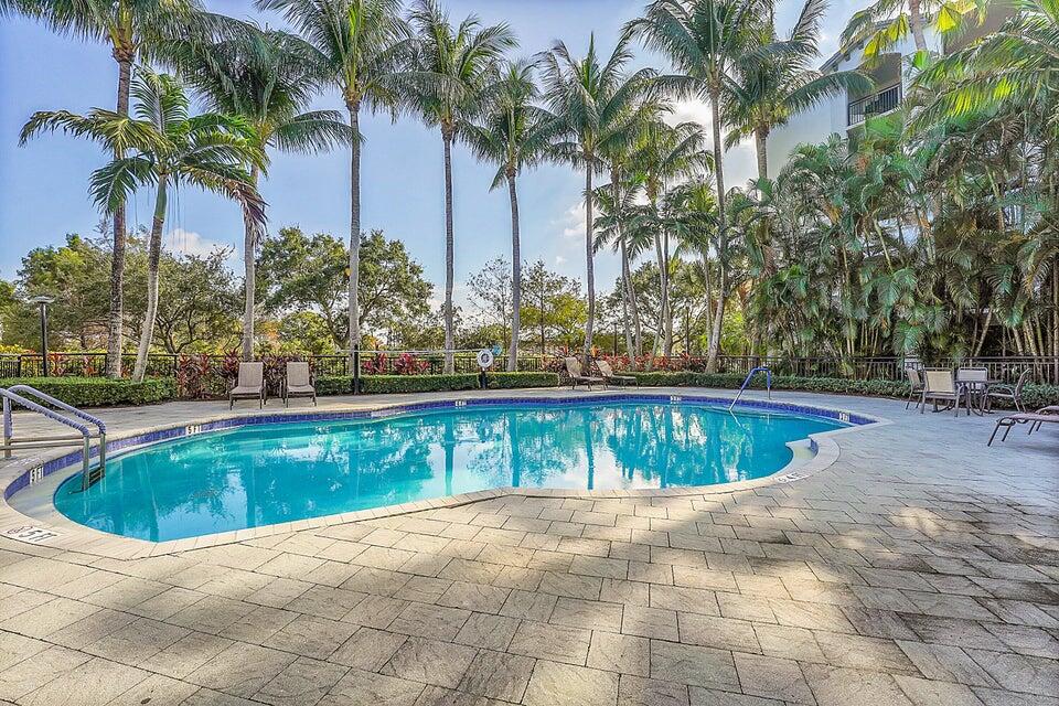 VIZCAYA LAKES CONDO - Residential