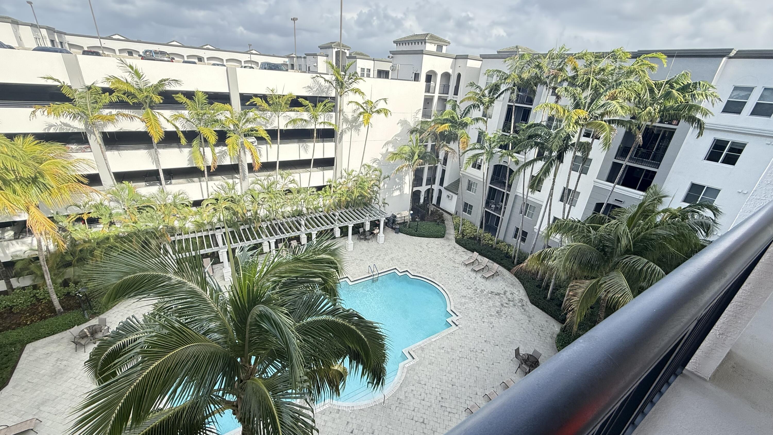 VIZCAYA LAKES CONDO - Residential