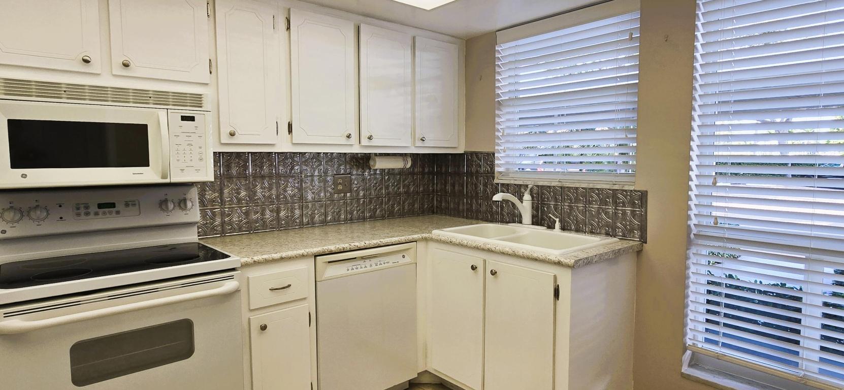 LANDINGS CONDO - Residential