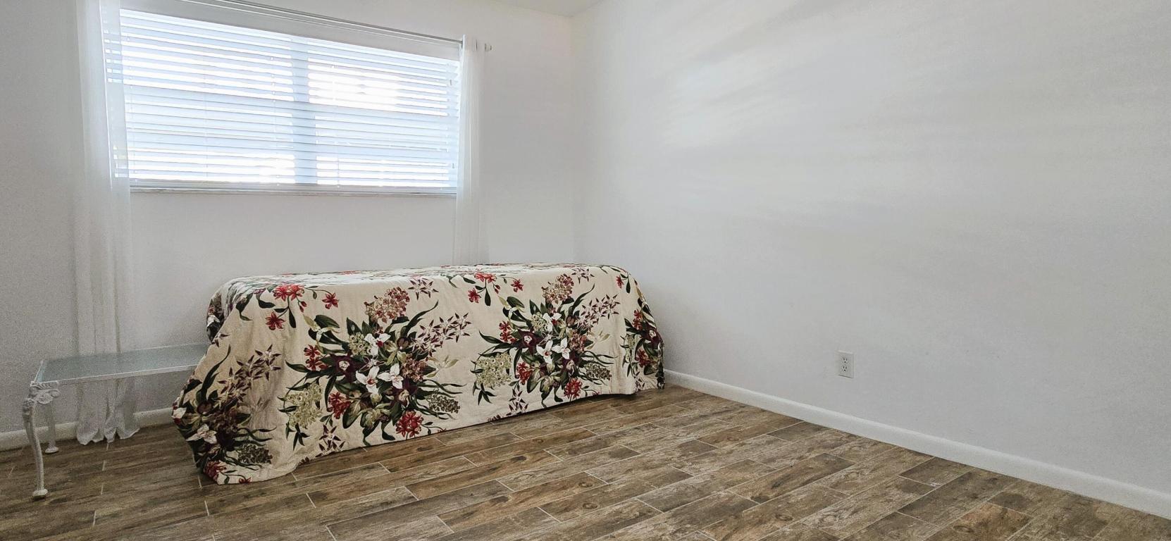 LANDINGS CONDO - Residential