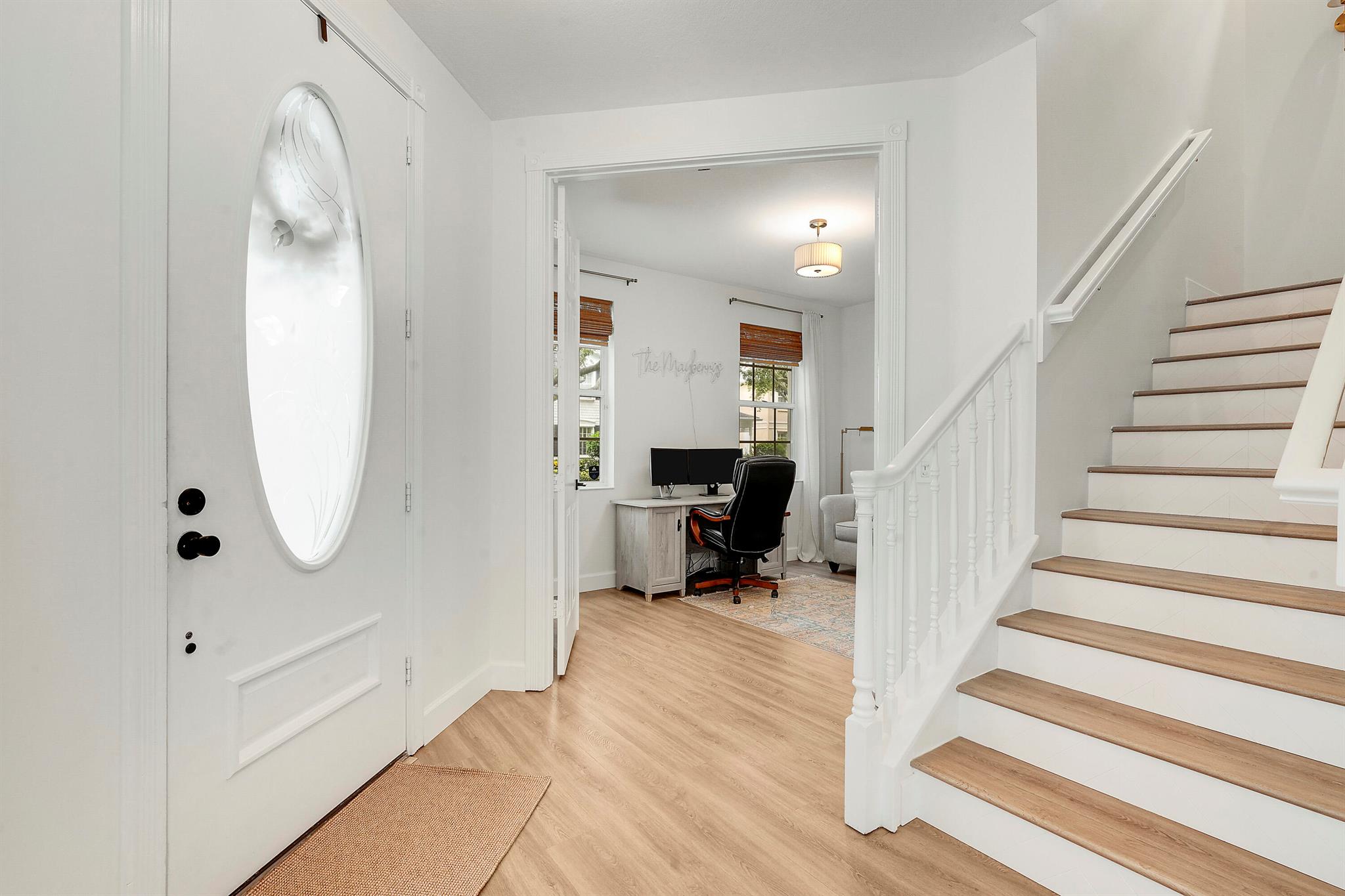 123 Date Palm Drive, Jupiter, FL, 33458/$1,100,000 2 123 Date Palm Drive