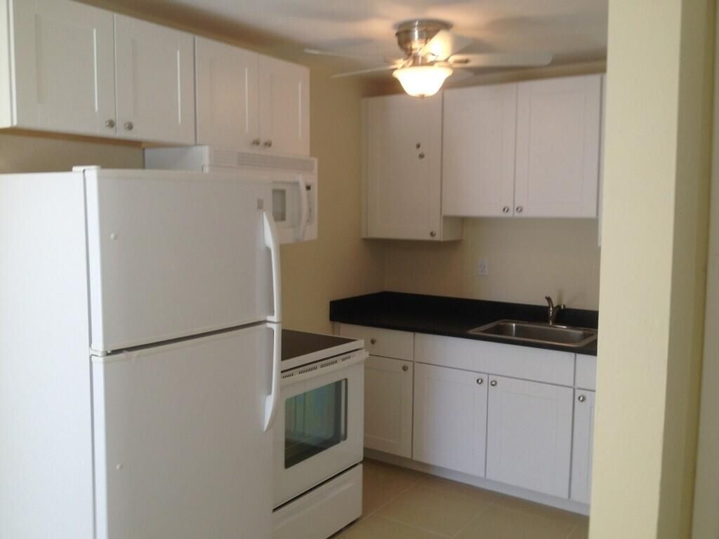 Photo of 203 SE 4th Avenue, Boynton Beach, FL 33435 (MLS # B26013908)