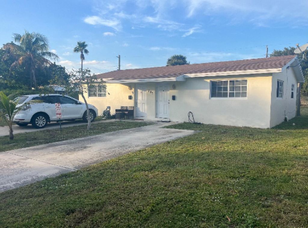 Photo of 203 SE 4th Avenue, Boynton Beach, FL 33435 (MLS # B26013908)