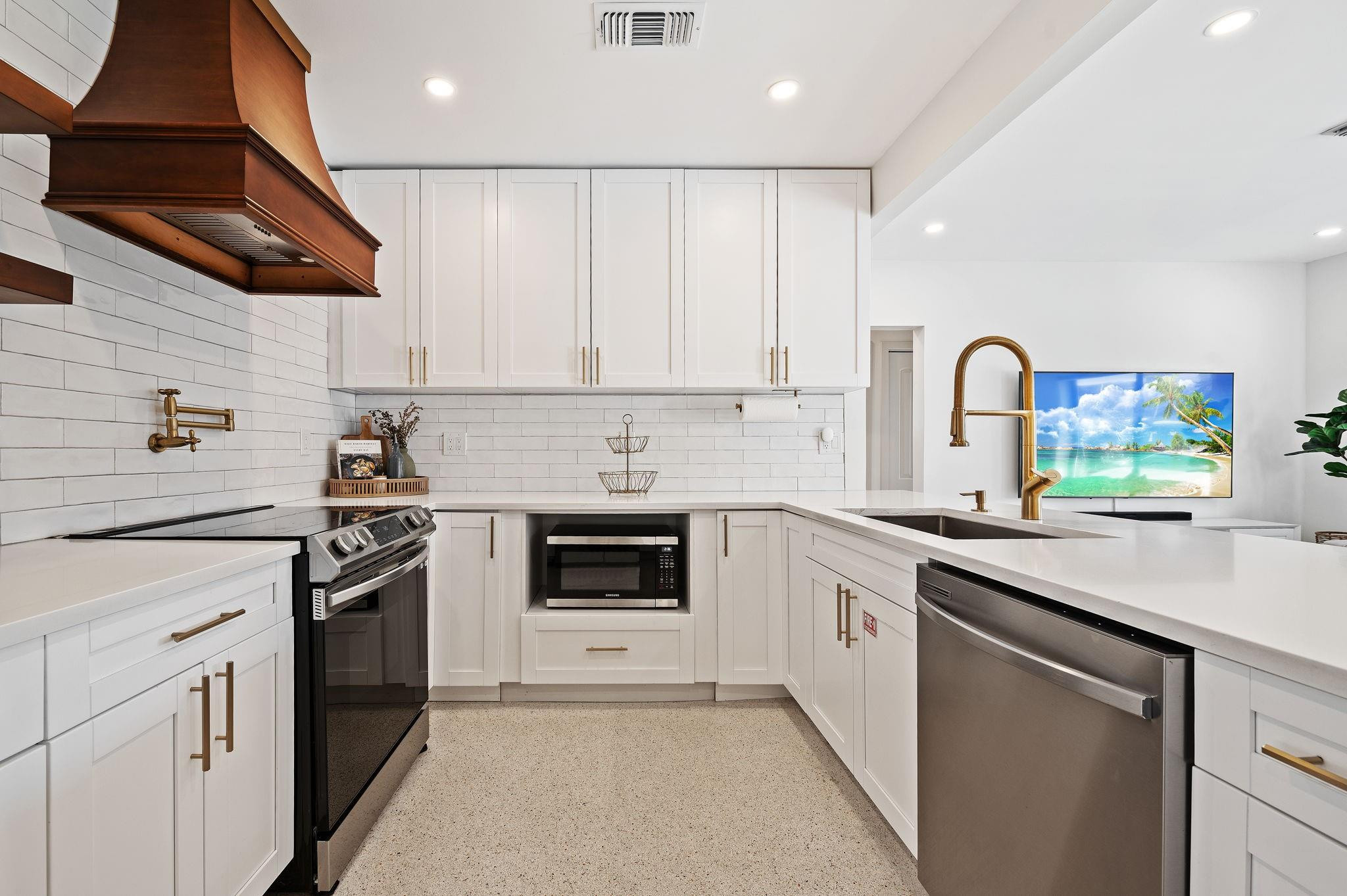 POINSETTIA HEIGHTS - Residential