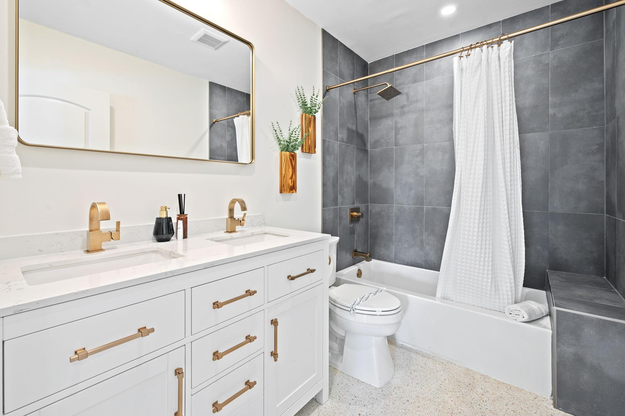 POINSETTIA HEIGHTS - Residential