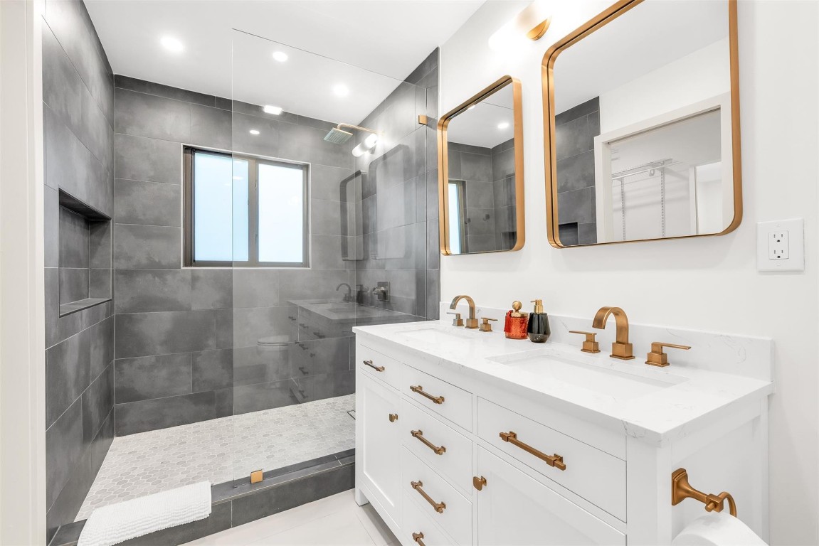 POINSETTIA HEIGHTS - Residential