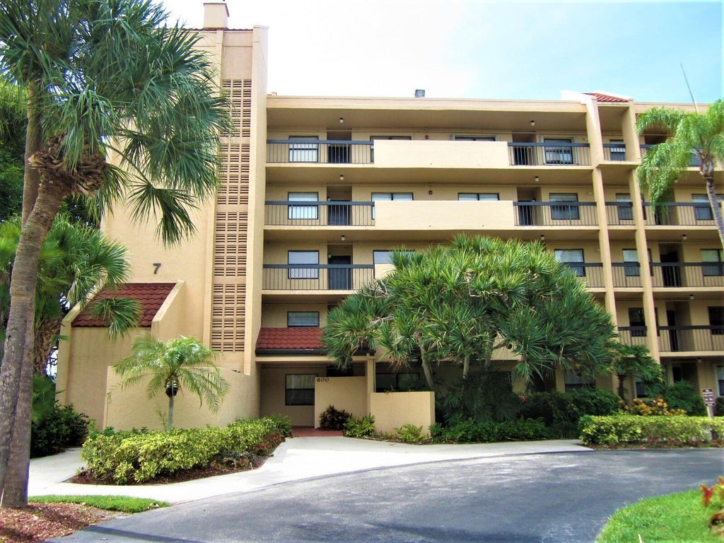 Photo of 600 Egret Circle #7201, Delray Beach, FL 33444 (MLS # B26031594)