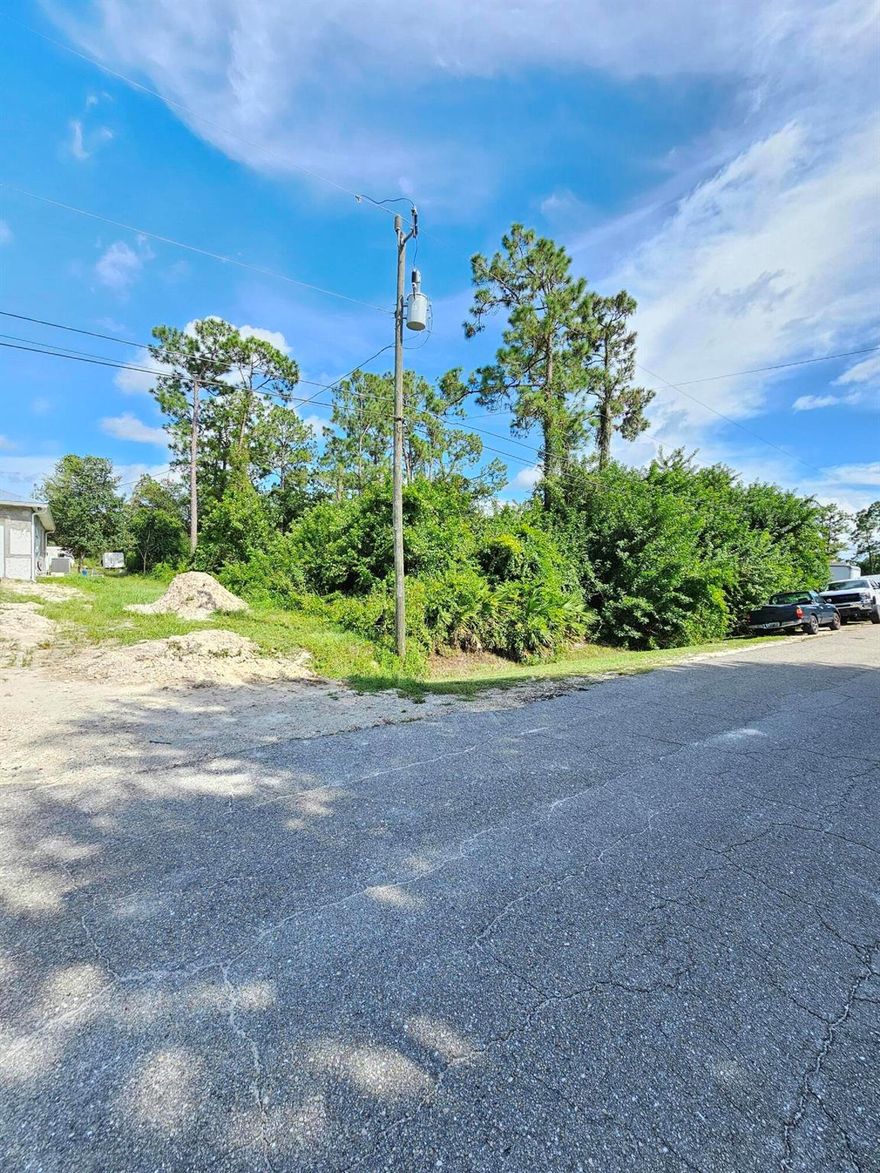 New homes are going up around this lot. Priced for a quick sale so you can get started bringing your dream to life on this half acre lot. Quiet neighborhood, paved road and convenient location. Drive by and imagine yourself living here.