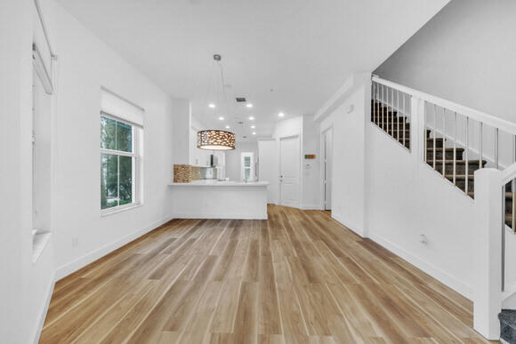 POINTE 100 CONDO - Residential