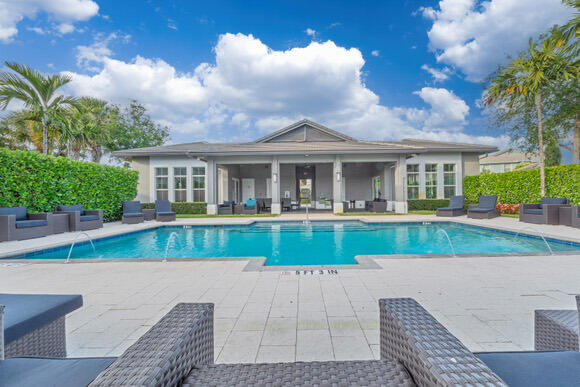 POINTE 100 CONDO - Residential