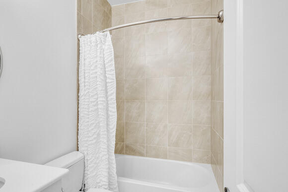 POINTE 100 CONDO - Residential