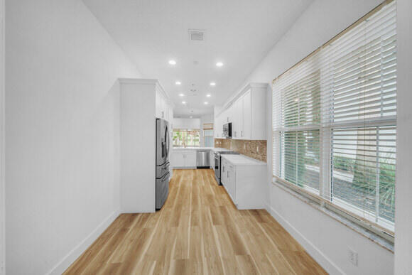 POINTE 100 CONDO - Residential