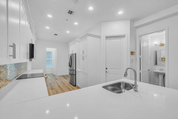 POINTE 100 CONDO - Residential