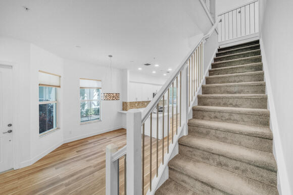 POINTE 100 CONDO - Residential